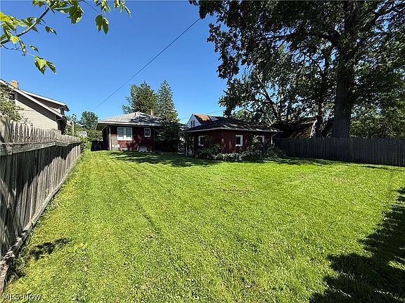 3rd image of 578 Oak Knoll Ave SE