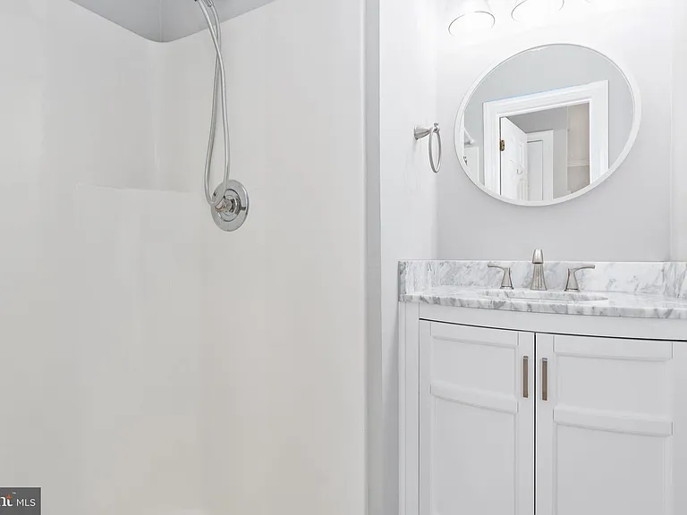 1445 Heatherstone Dr — Photo 17