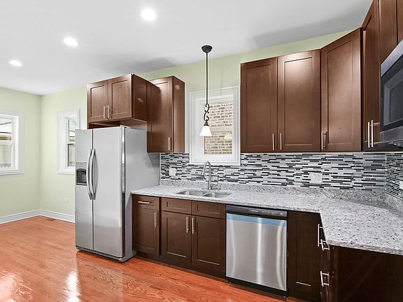 2nd image of 6823 S Artesian Ave