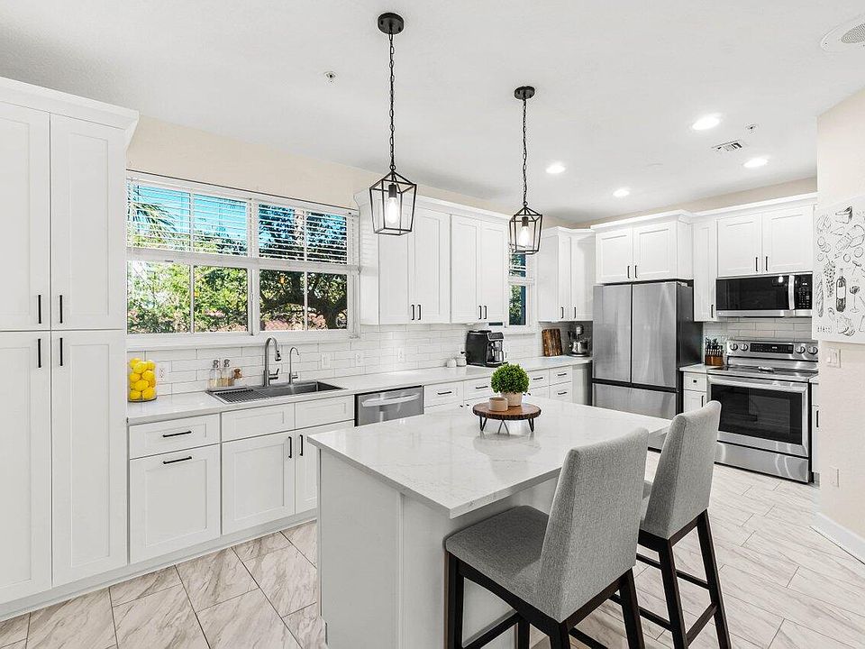 1st image of 521 Bayfront Drive