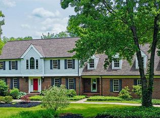 831 Sun Ridge Ln, Chagrin Falls, OH 44022