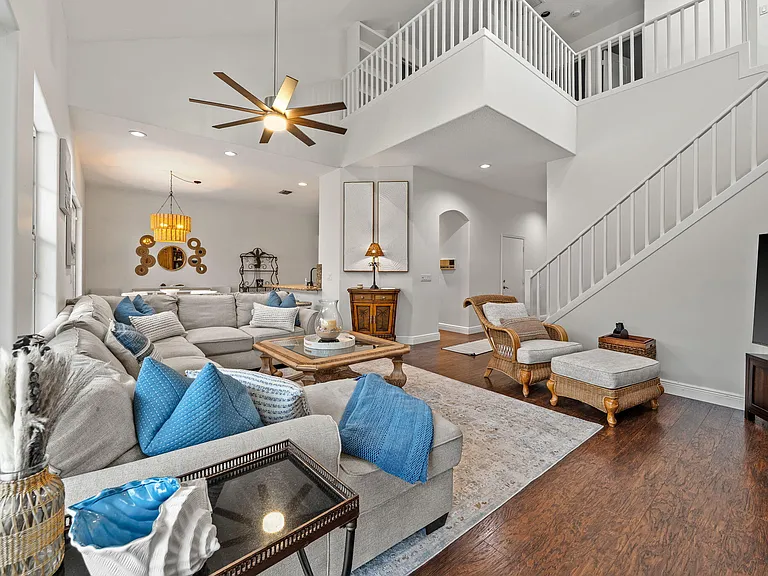 33 Monterey Pointe Dr — Photo 10