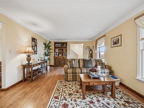 3rd image of 4 Dartmouth Dr