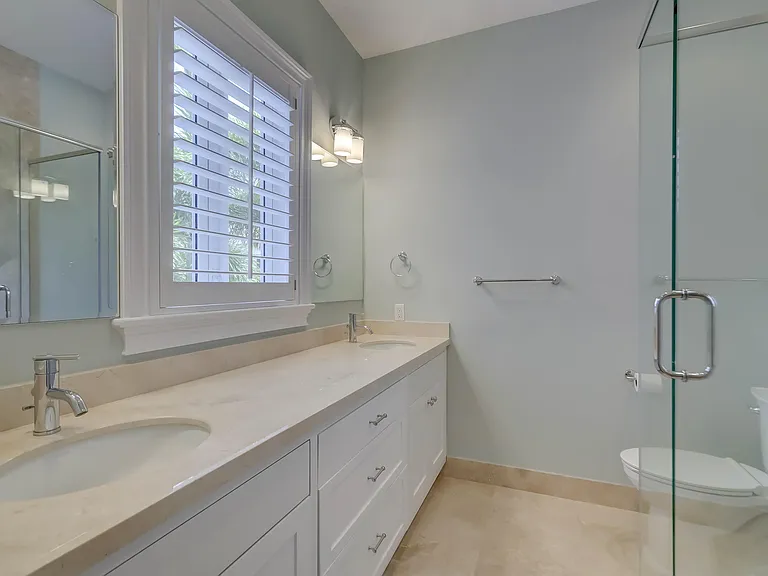 425 NE 11th Ave — Photo 36