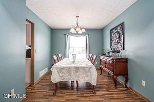 4th image of 411 Abbotsbury Dr