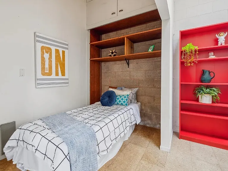 7400 Mountain Blvd #11 — Photo 4