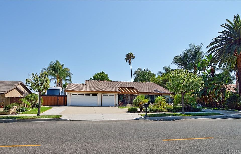 1st image of 8611 Banyan St