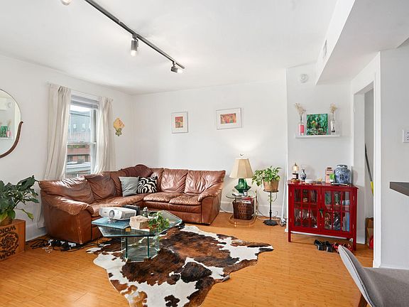 5th image of 2628 Poplar St #3