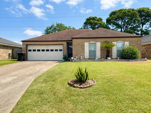 8506 Lynwood Ln, Port Arthur, TX 77642