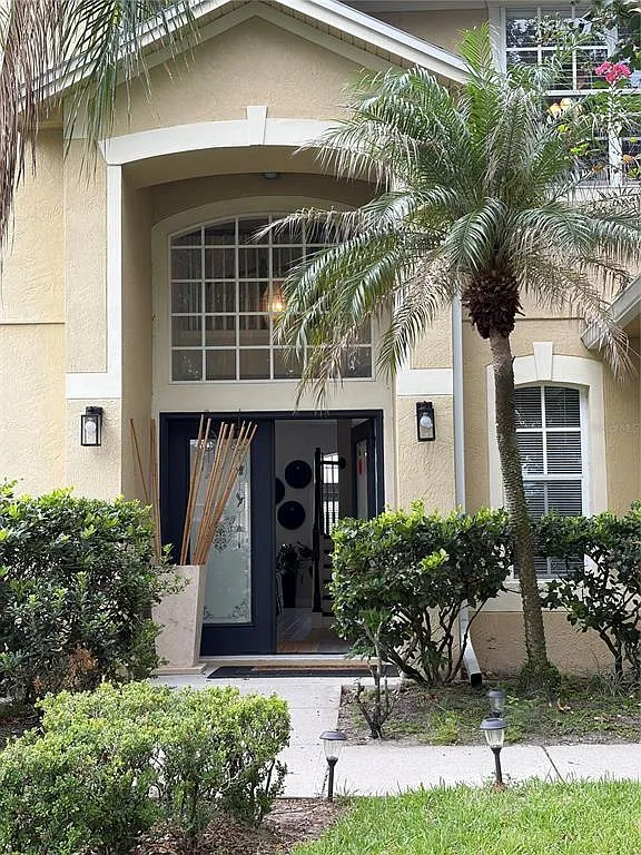 4 bed, 3.0 bath, 2677 sqft, $4,200 — Photo 2