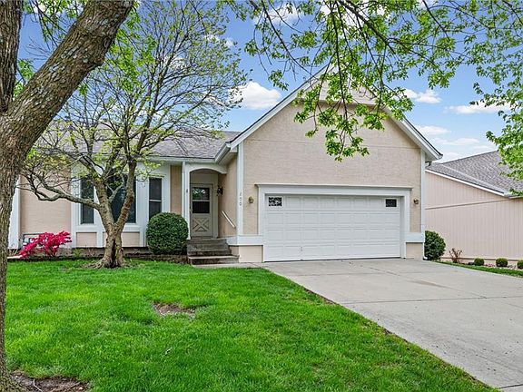 2nd image of 200 SE Ridgeview Dr