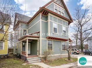 230 Oakley Pl NE, Grand Rapids, MI 49503