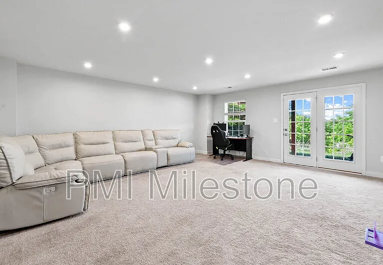 367 Ontario Dr #FALLING WATERS — Photo 61