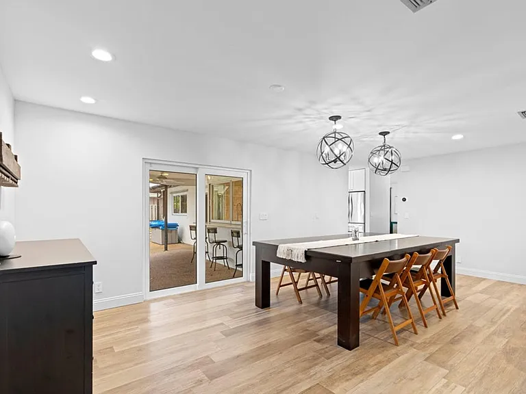 1039 NW 8th St — Photo 8