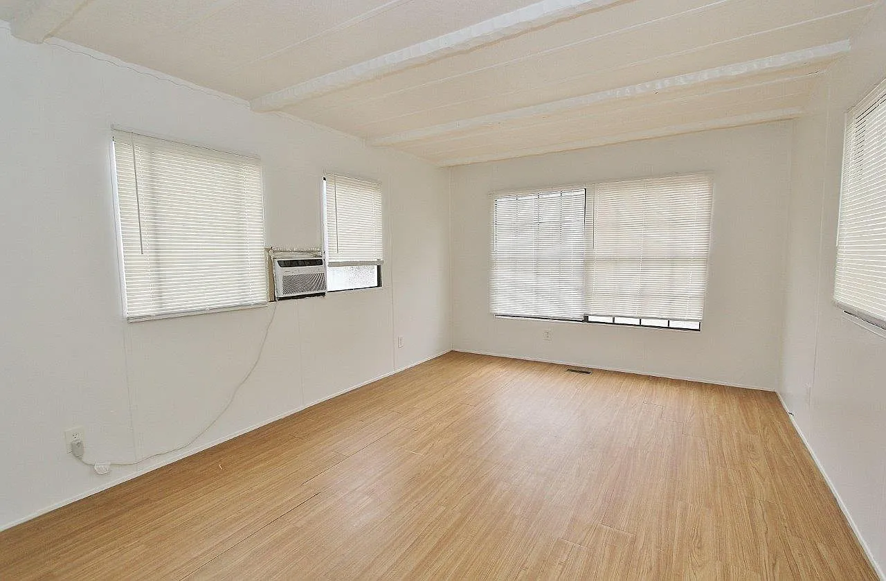 2 bed, 720 sqft, $1,350 — Photo 2