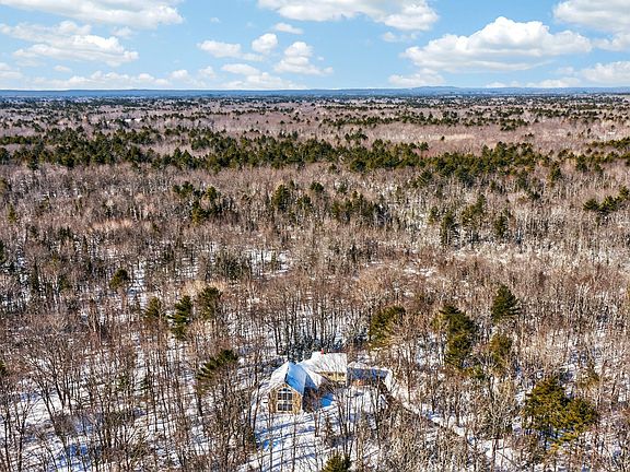 3rd image of 8 Tyler Brook Road