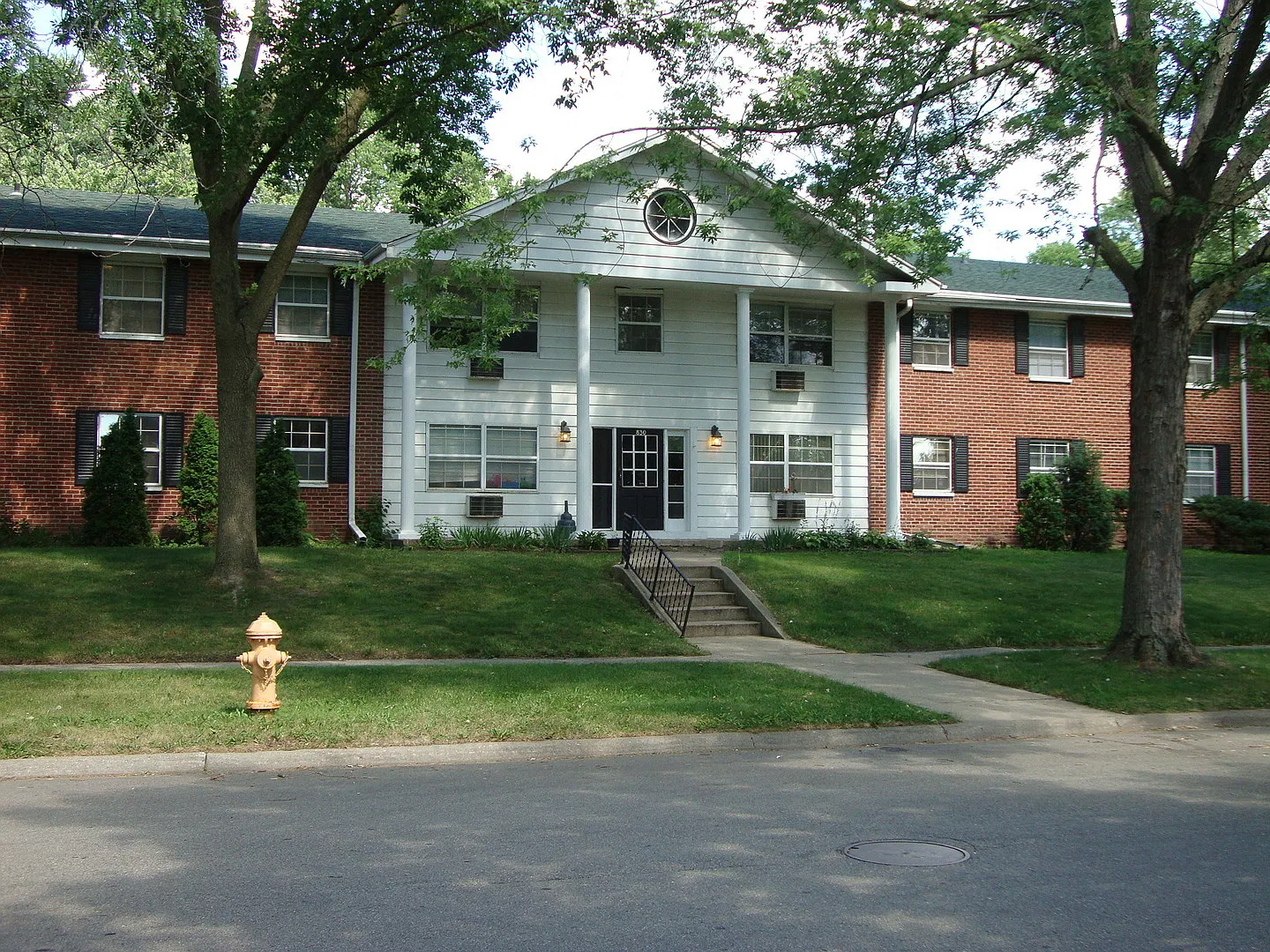 309 E. Memorial Dr — Photo 2