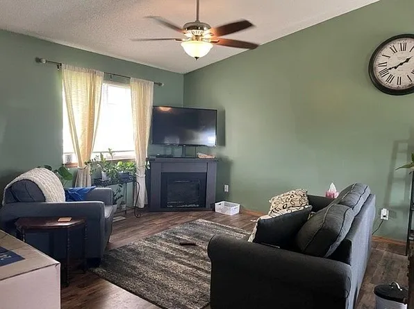 1706 E Winterset St, Goddard, KS 67052