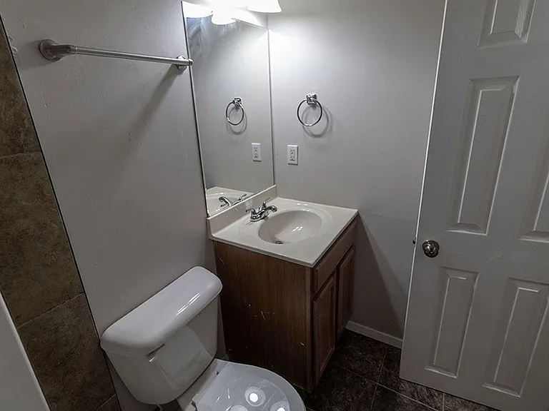 1011 W Ash St — Photo 25