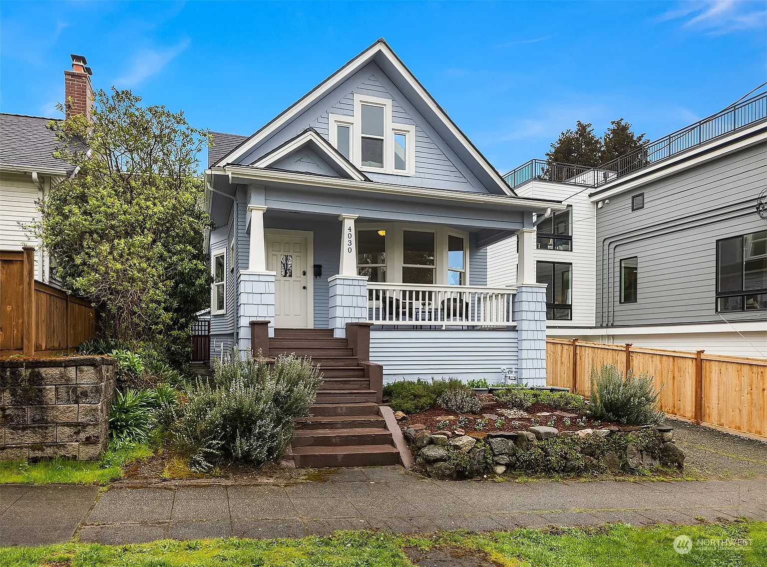 4030 5th Avenue NE photo 1
