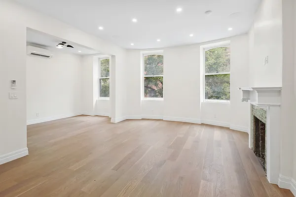 Rented by Peter R. Hungerford, LREB | media 4