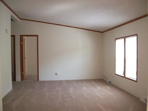 3rd image of 71 Menlo Park Dr