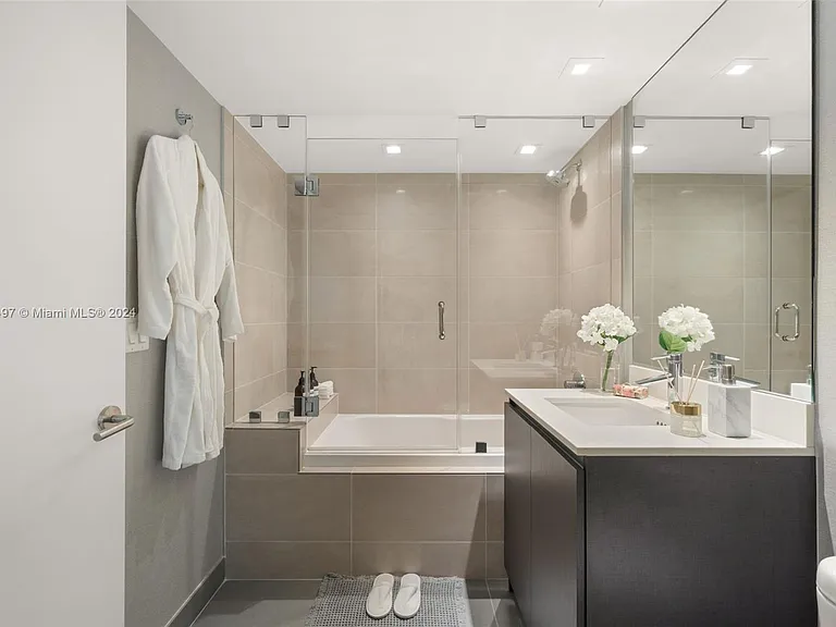 6620 Indian Creek Dr #308 — Photo 13