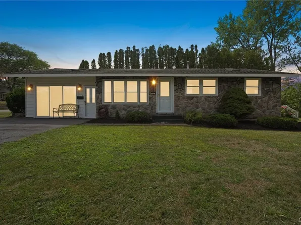 101 Moyer Heights Dr, Liverpool, NY 13088