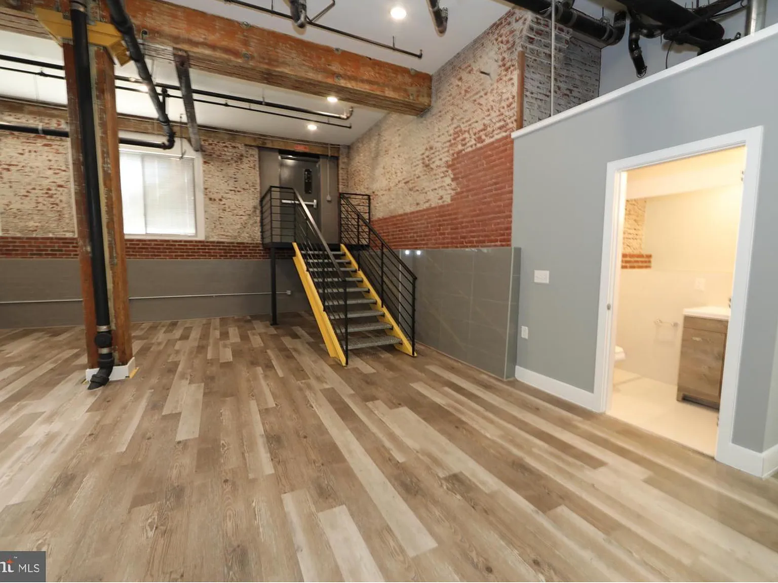 1822 E Glenwood St #101 — Photo 2