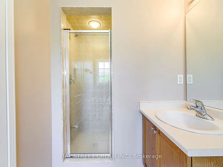 2413 Whistling Springs Cres — Photo 24