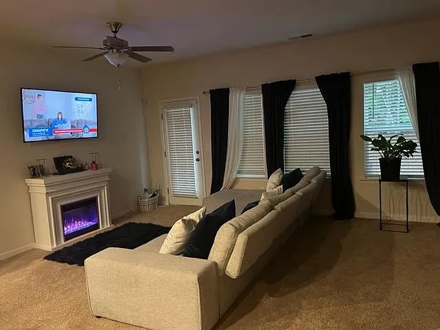 3 bed, 1629 sqft, $2,300 — Photo 2