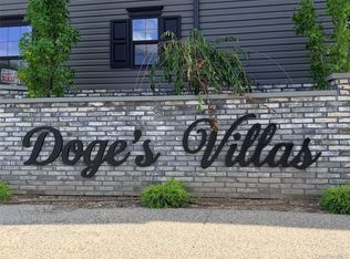 1220 Doges Prom #1B, Lindenhurst, NY 11757