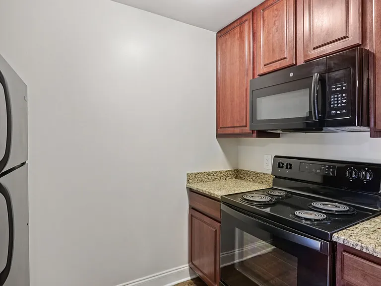 Summit Ridge Luxury Apartments — Photo 70