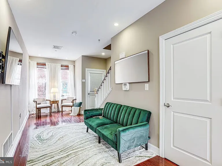 1146 S Dorrance St — Photo 4