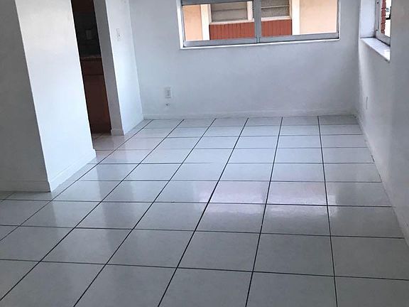 4th image of 2301 NE 170th St APT 10