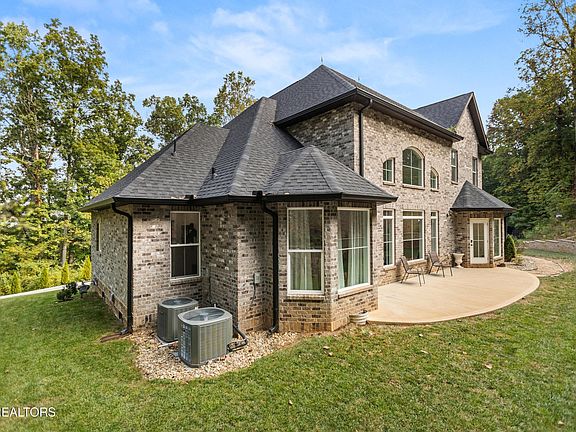 5th image of 5024 Skyview Dr
