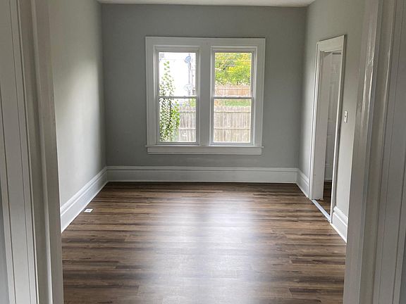 4th image of 798-800 E Whittier St