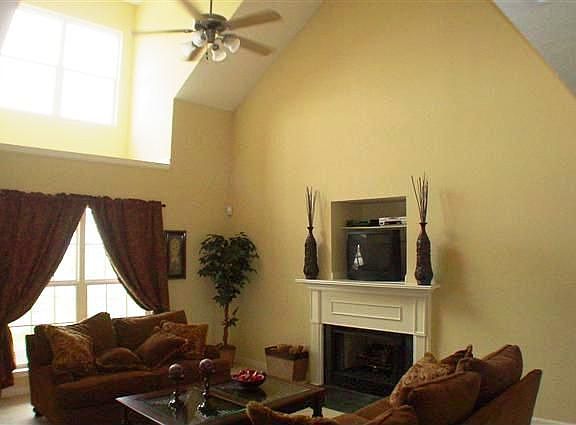 Lots of Light / Vaulted Ceilings