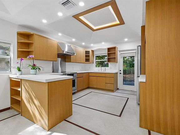 4th image of 67 NW 51st St