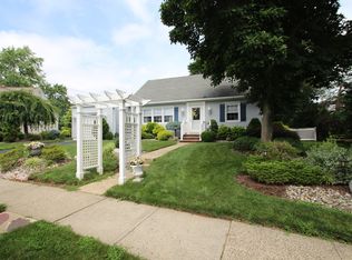 10 Louise Rd, Edison, NJ 08817