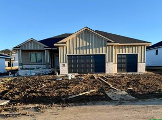 12379 Lake Vista Dr, Papillion, NE 68046