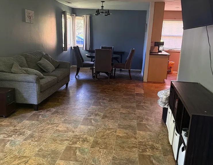 1703 W Freeman St — Photo 2