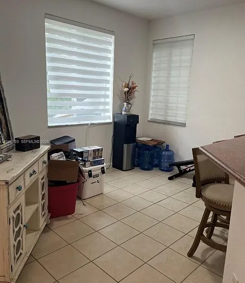5347 SW 40th Ave — Photo 3