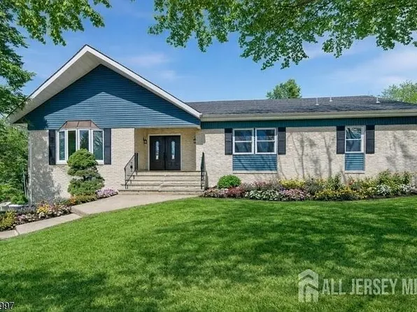 5 Rossi Dr, Clinton, NJ 08809
