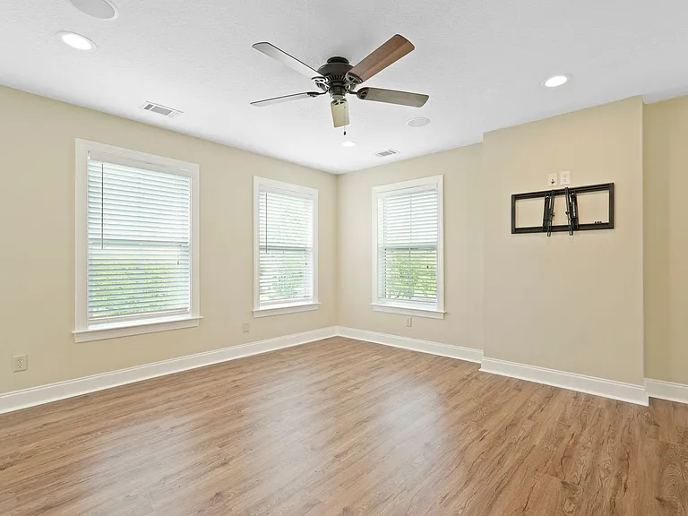 275 James Dunham Pkwy — Photo 37