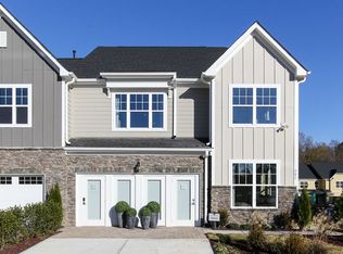 902 Green Ash Ln, Cary, NC 27513