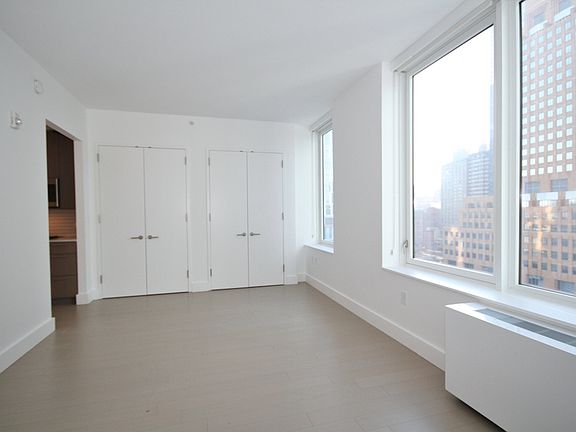 3rd image of 86 Fleet Pl APT 25L