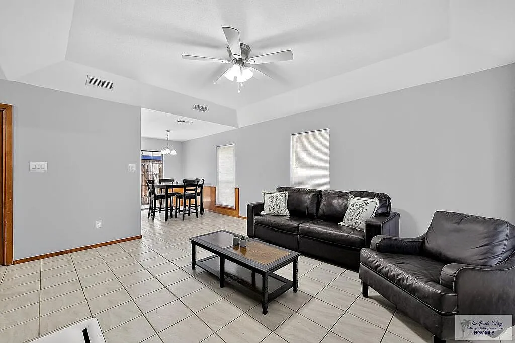 2 bed, 2.0 bath, 1078 sqft, $1,600 — Photo 3