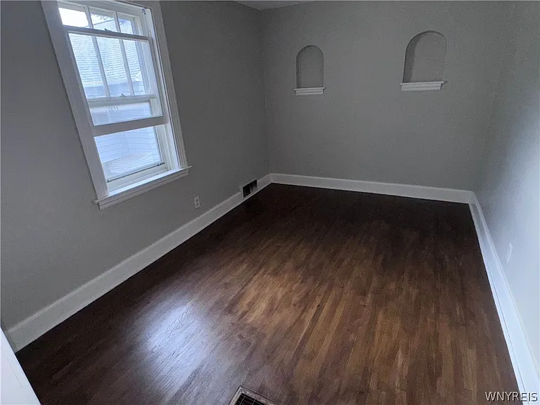 34 Sunset St #UPPER — Photo 9