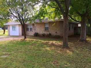 202 Houston Ave, Marlow, OK 73055